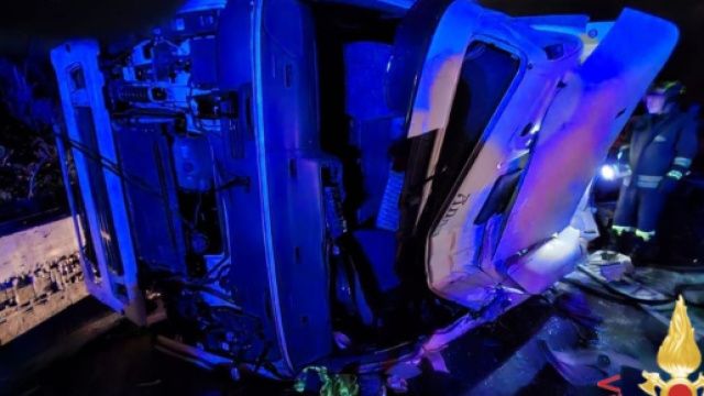 Incidente sull'Autostrada A2 - &copy; Vigili del Fuoco.