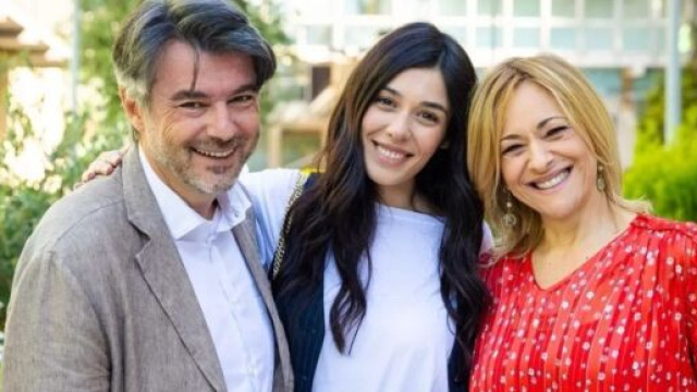 Michele (Alberto Rossi), Rossella (Giorgia Gianetiempo) e Silvia (Luisa Amatucci) &copy; Rai