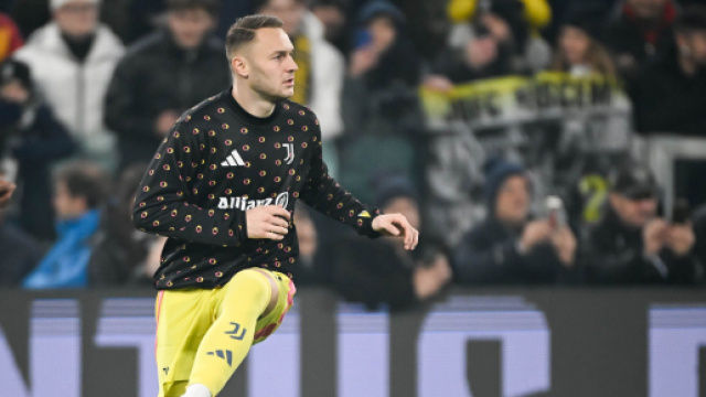 Teun Koopmeiners si riscalda prima di una partita &copy; Juventus FC