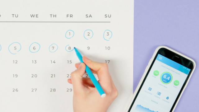 Un calendario e un telefono &copy; Pexels.com