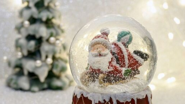 Globo di neve con Babbo Natale &copy; Pixabay