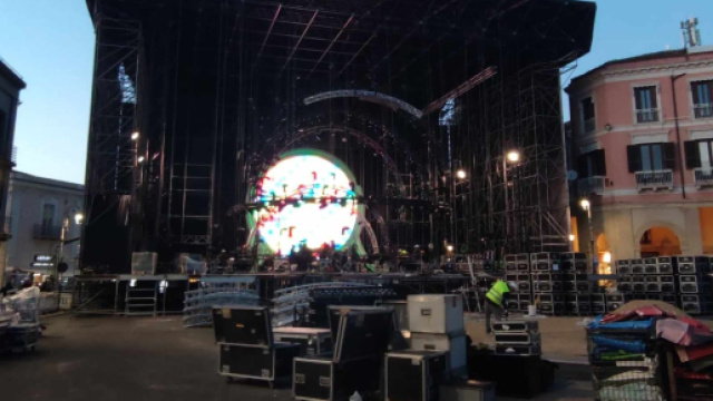 Il palco del Capodanno Rai a Crotone - &copy; Francesco Trabassi