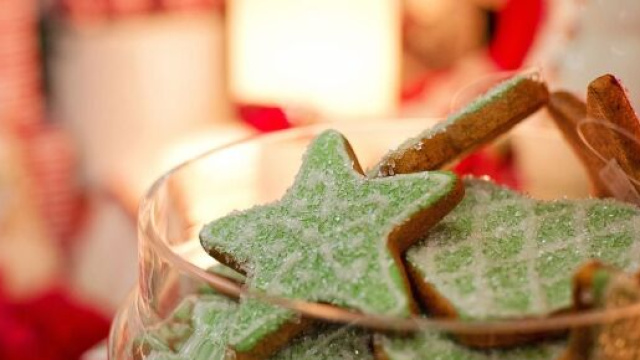 Barattolo pieno di biscotti di Natale &copy; Pixabay.