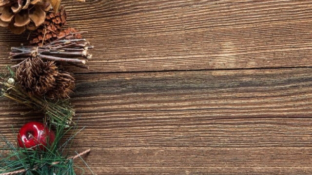 Tavolo addobbato con delle decorazioni di Natale (&copy;pixabay.com).