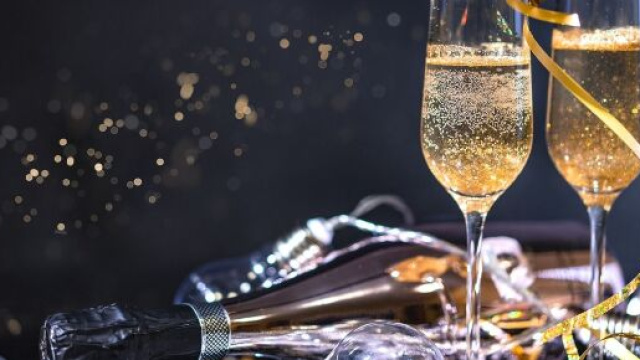 Due bicchieri di champagne (&copy;pixabay.com).