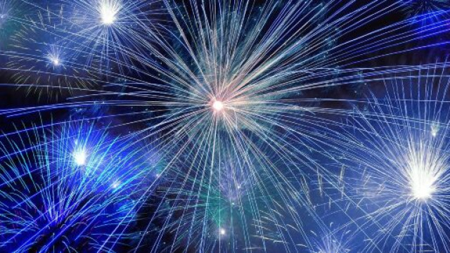 Botti di fine anno di colore blu &copy; Pixabay.