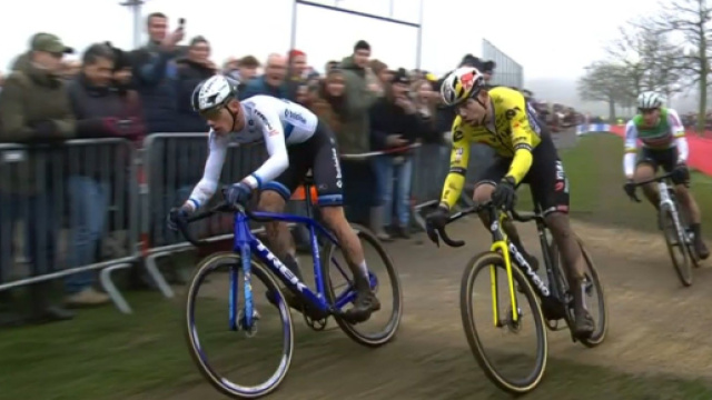 Nys e Van Aert nel ciclocross di Loenhout - &copy; Screenshot Eurosport