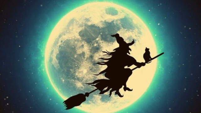 Befana, un volo nel cielo in una notte stellata &copy; Pixabay