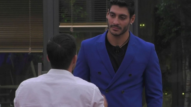 Lorenzo Spolverato contro Javier Martinez (&copy; Grande Fratello/Mediaset).