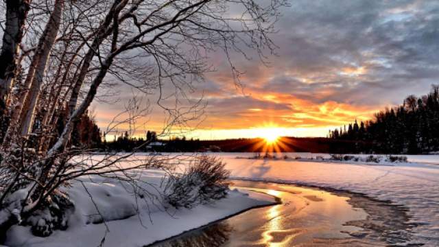 Paesaggio innevato con tramonto - &copy; Pixabay