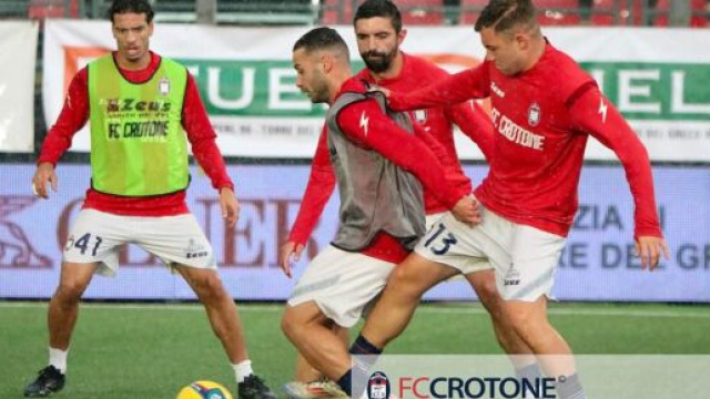 Un momento di allenamento del Crotone - &copy; Facebook / FcCrotone