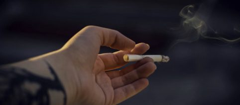 UE, nuovi divieti di fumo in spiagge e parchi: spetta agli Stati decidere quali introdurre