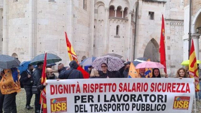 Manifestazione di USB &copy; facebook USB Modena