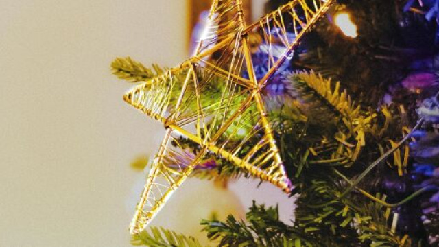 Stella decorativa per l'albero di Natale &copy; Pexels