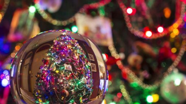 Una decorazione dell'albero di Natale &copy; Pixabay