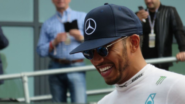 Lewis Hamilton in una foto del 2016 (&copy; Wikicommons).