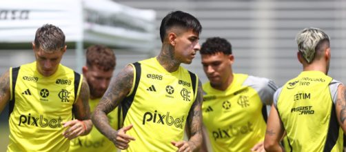 Flamengo entra em campo com time misto (Gilvan de Souza/CRF)