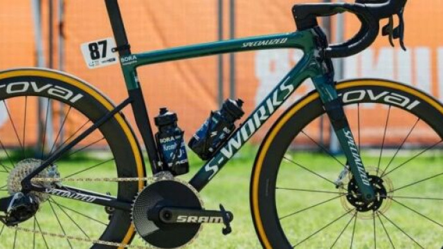 Ciclismo, il peso delle biciclette dei team World Tour: la Bora ha la pi&ugrave; leggera