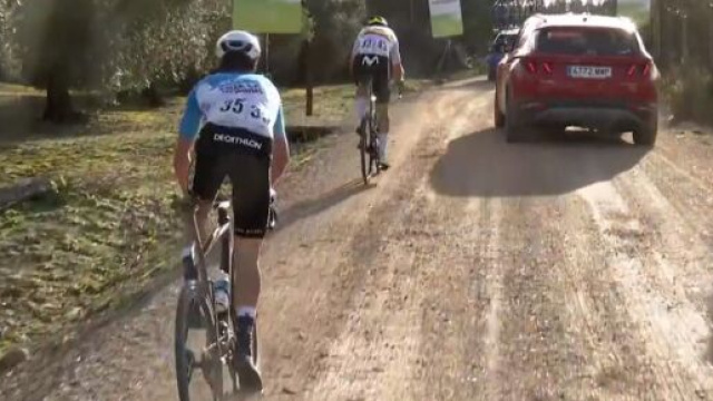 Ciclismo, Wout van Aert sfortunato, la Clasica Jaen &egrave; di Oier Lazkano (Video)