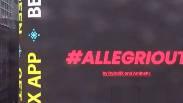 Juventus, l'hashtag #Allegriout compare persino sul video wall di Time Square