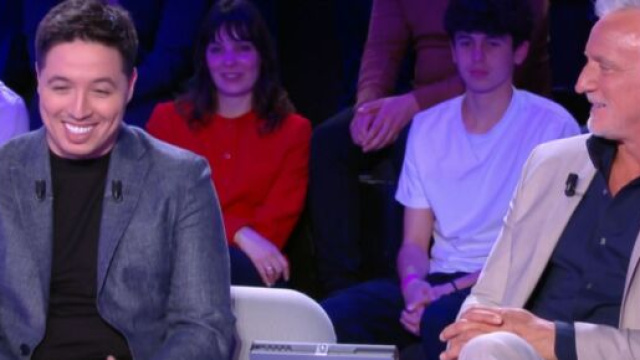 Nasri amus&eacute; par la voix de Barcola. (screenshot @canal+)