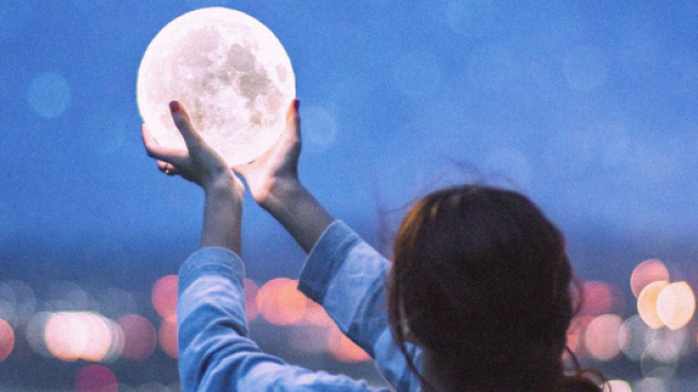 L'oroscopo del 20 febbraio, Leone momento complicato e Gemelli sensibili