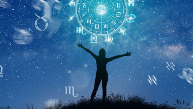 L'oroscopo del 22 febbraio, Cancro ottimista e per Gemelli incontri importanti.