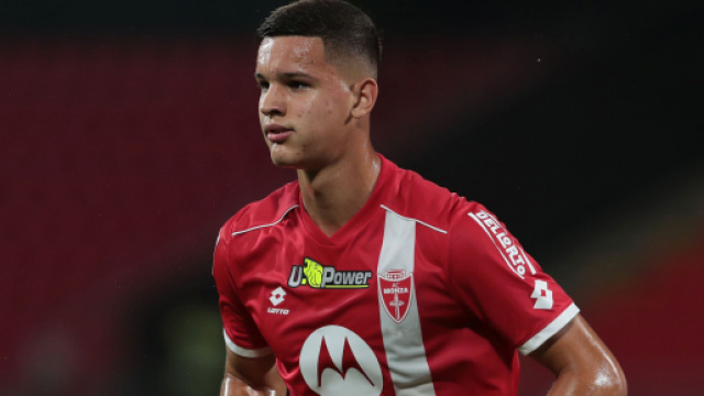 Fiorentina su Valent&igrave;n Carboni dell'Inter, il Real Madrid vuole Cambiaso dalla Juventus.