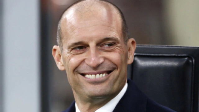 Capuano: 'Fa bene la Juventus a fregarsene degli #Allegriout'.