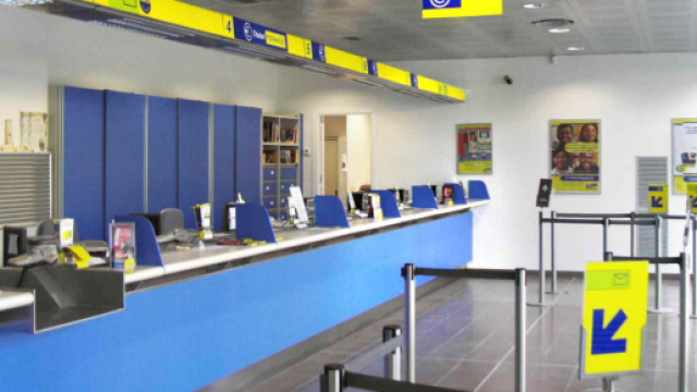 Poste Italiane assume personale a tempo determinato.