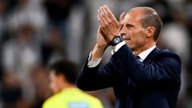 La Juve festeggia Allegri per i 1000 punti ottenuti in Serie A, i tifosi: 'Un bluff'.