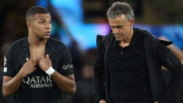 Luis Enrique et Kylian Mbapp&eacute; auraient quelques tumultes au PSG. (screenshot Twitter @LMDPSG)