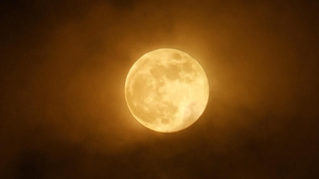 L'oroscopo del giorno 4 marzo: Luna in Capricorno, Acquario vola in amore (2^ met&agrave;)