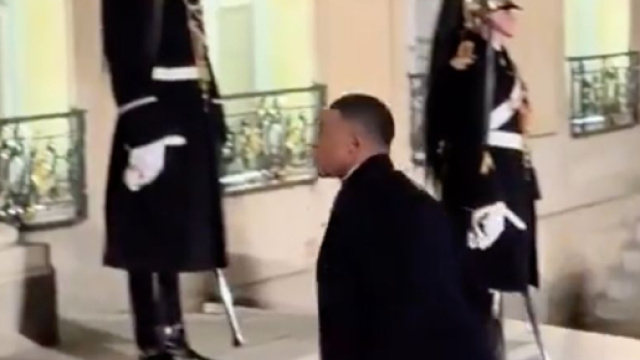 Mbapp&eacute; pr&eacute;sent &agrave; l'Elys&eacute;e ce mardi soir. (screenshot Twitter @brut)