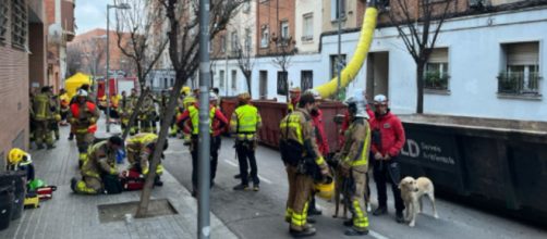 Los cad&aacute;veres fueron transferidos a los Mossos d'Esquadra para su identificaci&oacute;n (X, @bomberscat)