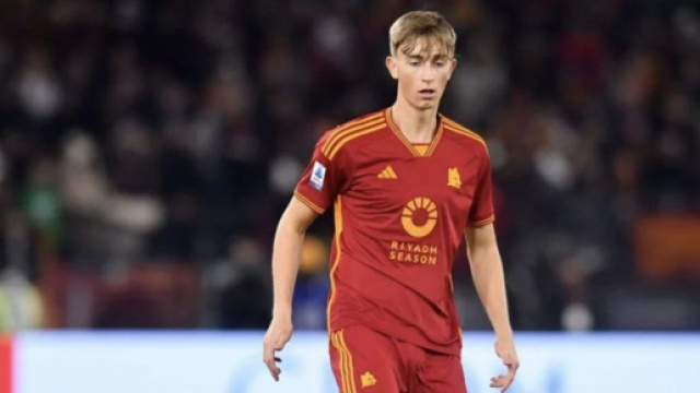 In foto Dean Huijsen, difensore della Roma in prestito dalla Juventus.