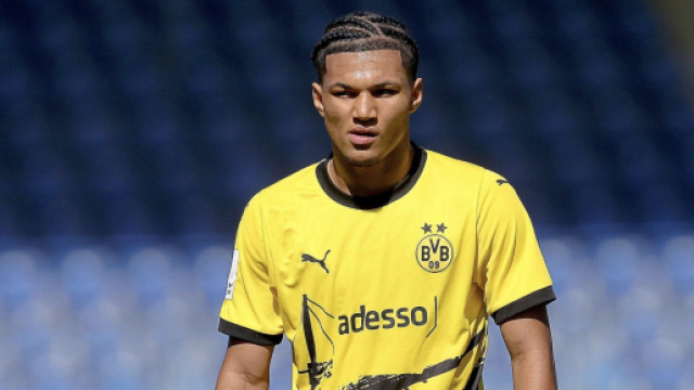 In foto Paris Brunner, attaccante per il Borussia Dortmund.