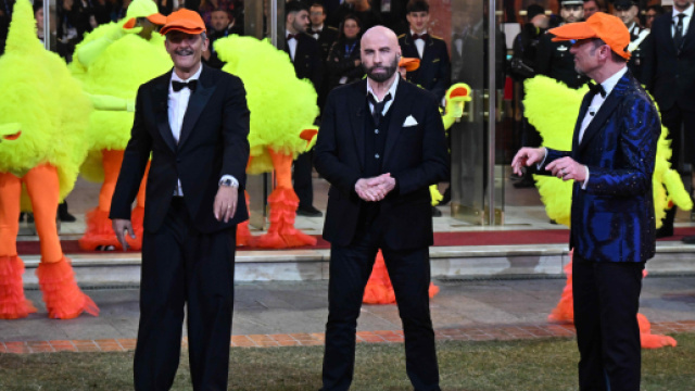 John Travolta a Sanremo: il ballo del qua qua e la pubblicit&agrave; ... - repubblica.it