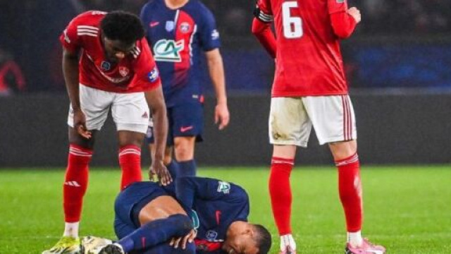 Lilian Brassier et Kylian Mbapp&eacute; (capture X Instant Foot)