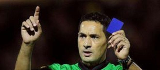 Le carton bleu dans le football, tout savoir sur cette nouvelle mesure