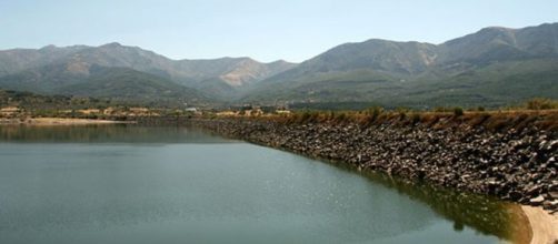 Protecci&oacute;n Civil y Bomberos de Plasencia participaron en las labores de extracci&oacute;n del coche sumergido en el pantano (X, @JuntaEx112)