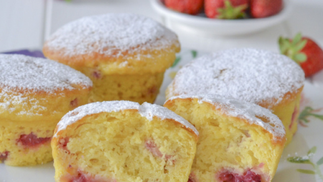 Muffin di fragole e ricotta, una dolce golosit&agrave; per le feste.