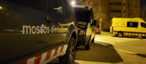 Una comitiva judicial autoriz&oacute; el levantamiento de los tres cad&aacute;veres (X, @mossos)