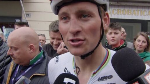 Mathieu Van der Poel all'arrivo della Milano Sanremo - Screenshot Eurosport