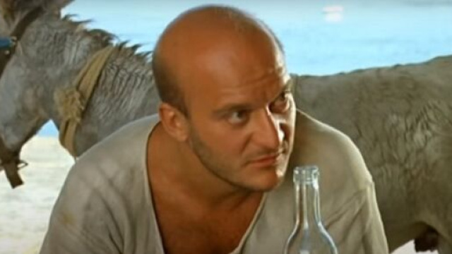 Claudio Bisio nel 1991, screenshot dal film &copy;Mediterraneo