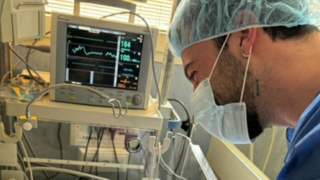 Andreas Muller insieme alle figlie - &copy; Instagram @muller_andreas e @veronicapeparini.