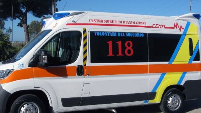 In foto un'ambulanza del 118 &copy; Pixabay