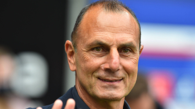 Michel Der Zakarian sur le banc de Montpellier (capture X @ActuFoot_)