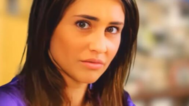 Viola Bruni (Ilenia Lazzarin) - Screenshot &copy; Rai Un Posto al Sole.