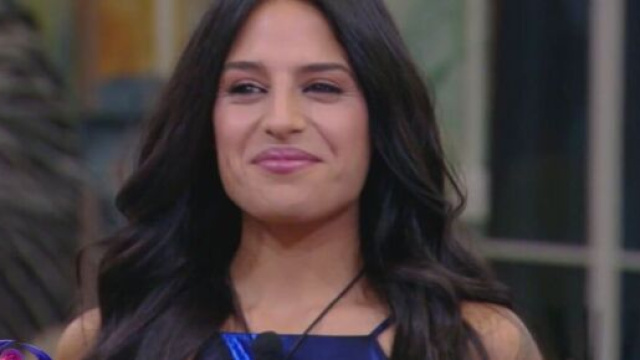 GF, gaffe di Perla Vatiero: 'metafola' al posto di 'metafora' (Video).
